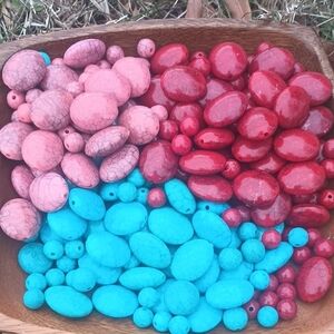 1 Lb Of Plastic Beads